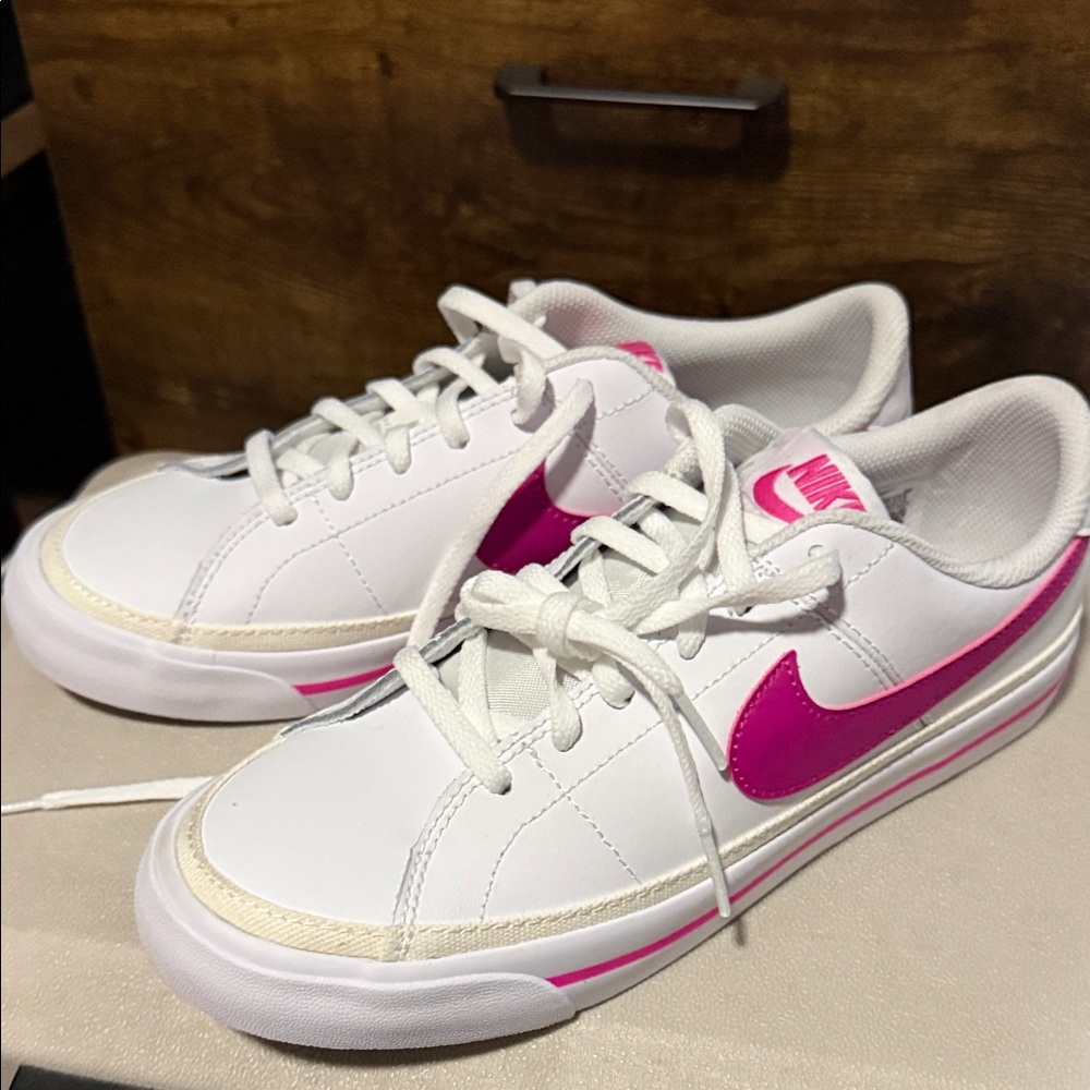 Nike Boys Pink Swoosh Sneakers Size 5.5Y NEW